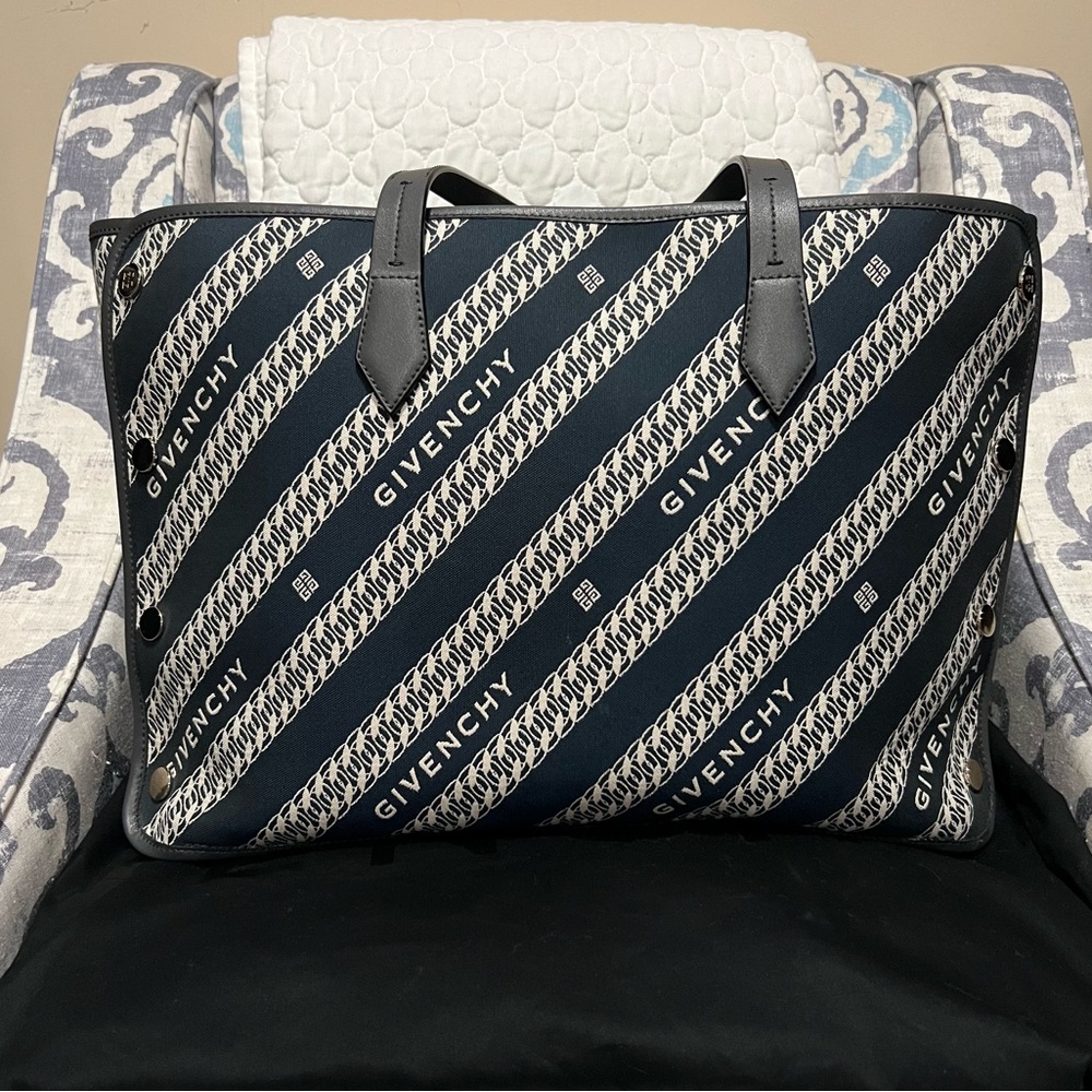 ❤️SOLD❤️Givenchy Jacquard Canvas Bond Tote